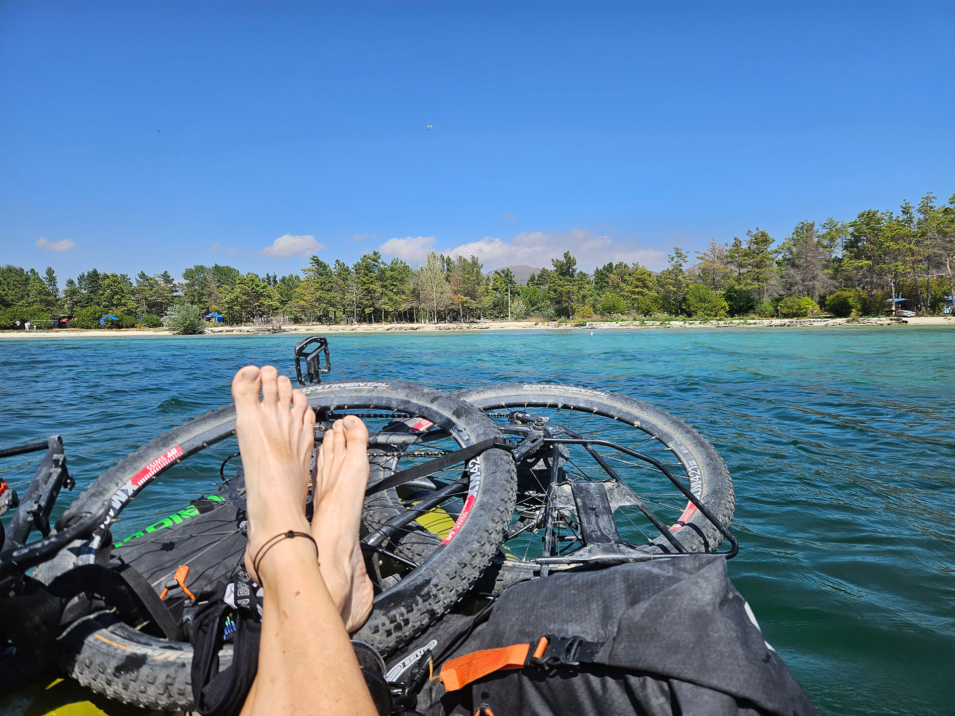Armenien – Entspanntes Bikeraften am Sevansee