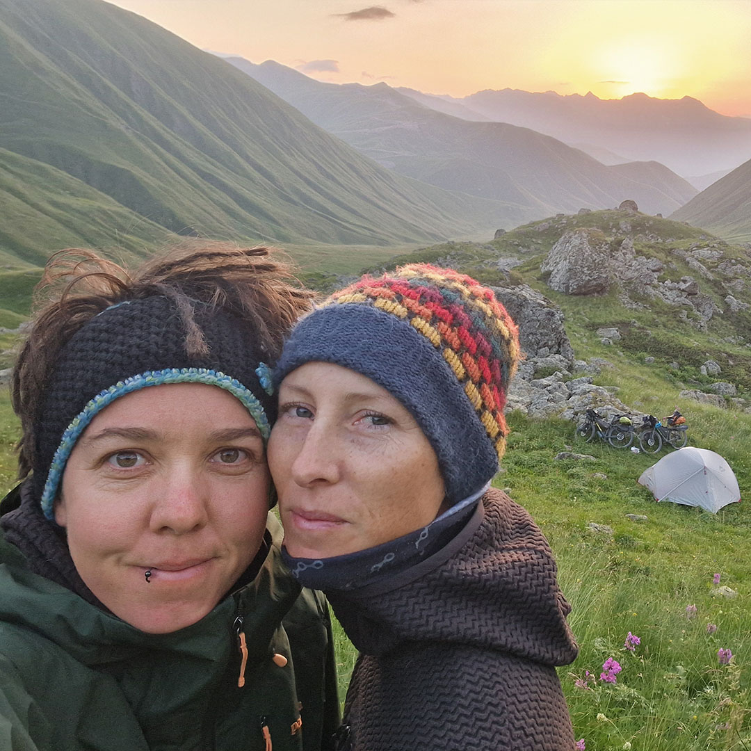 Tanja und Johanna – Roaming Pedals – Kaukasus von Küste zu Küste