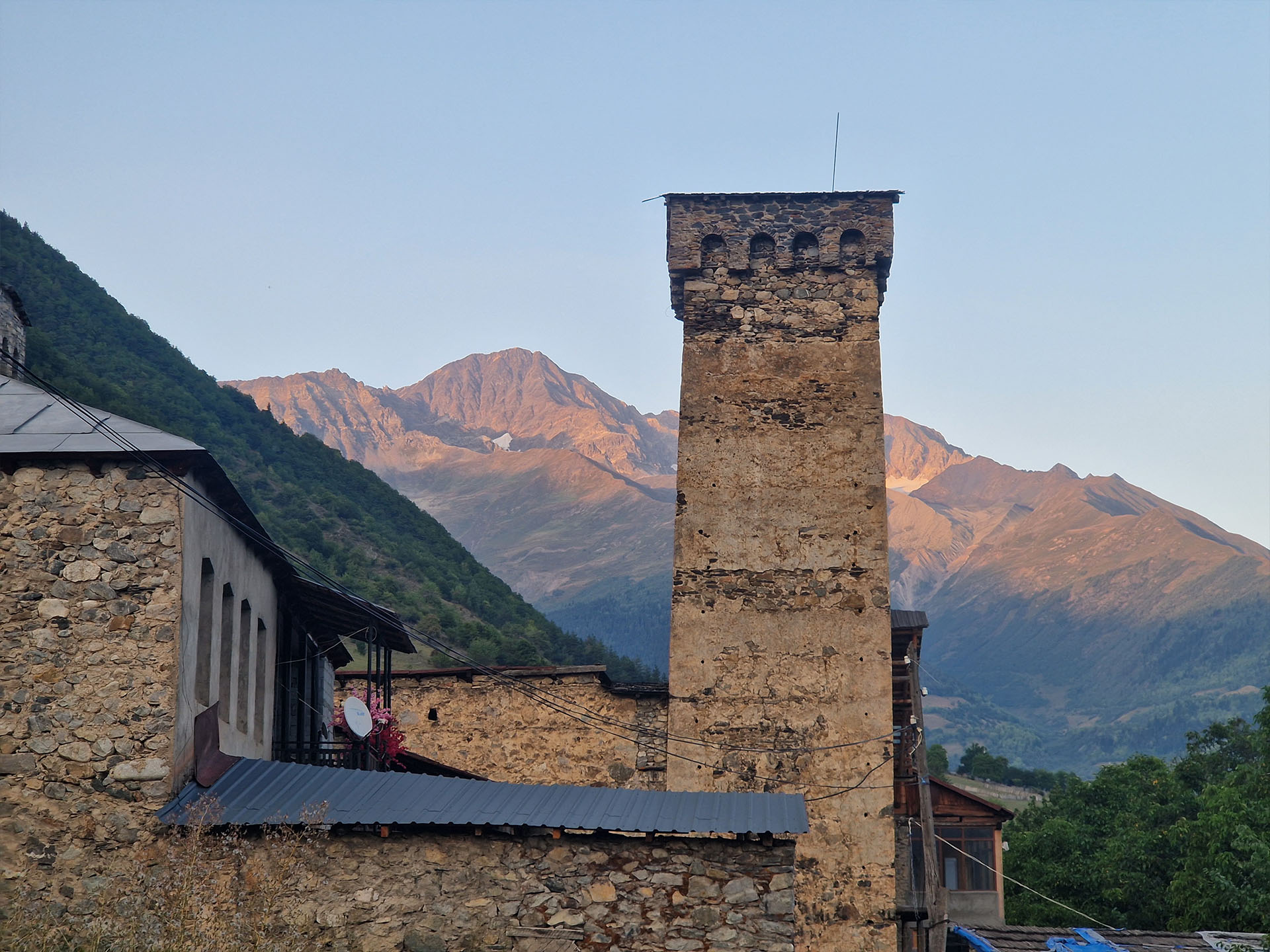 Wehrturm und Abendrot (Mestia)