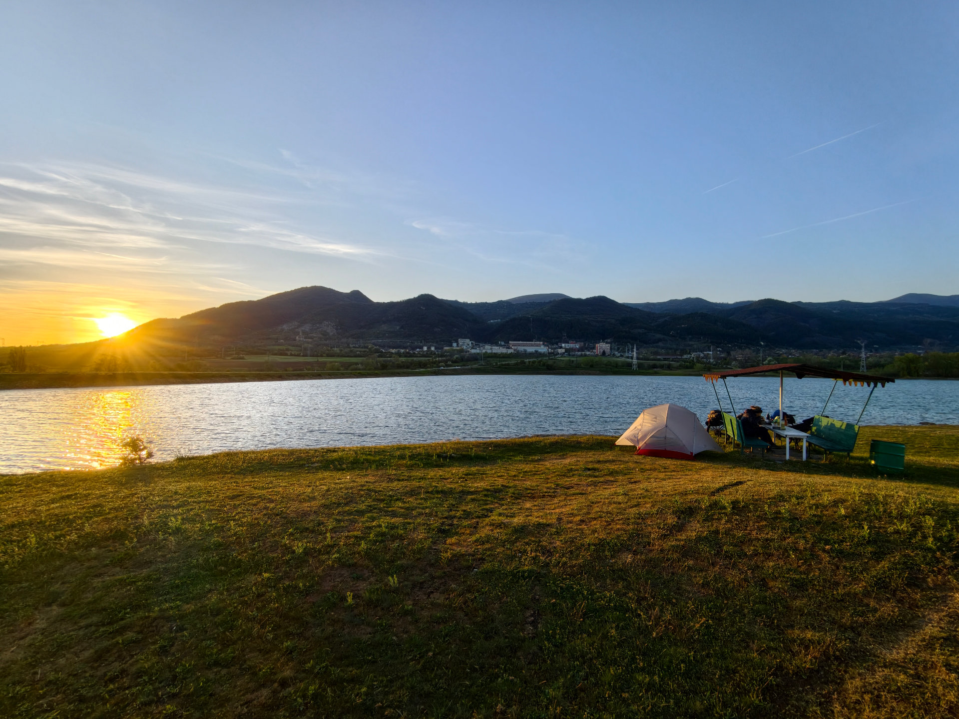 Camping auf einer Fahrradreise kann so unterschiedlich sein: Praktisch