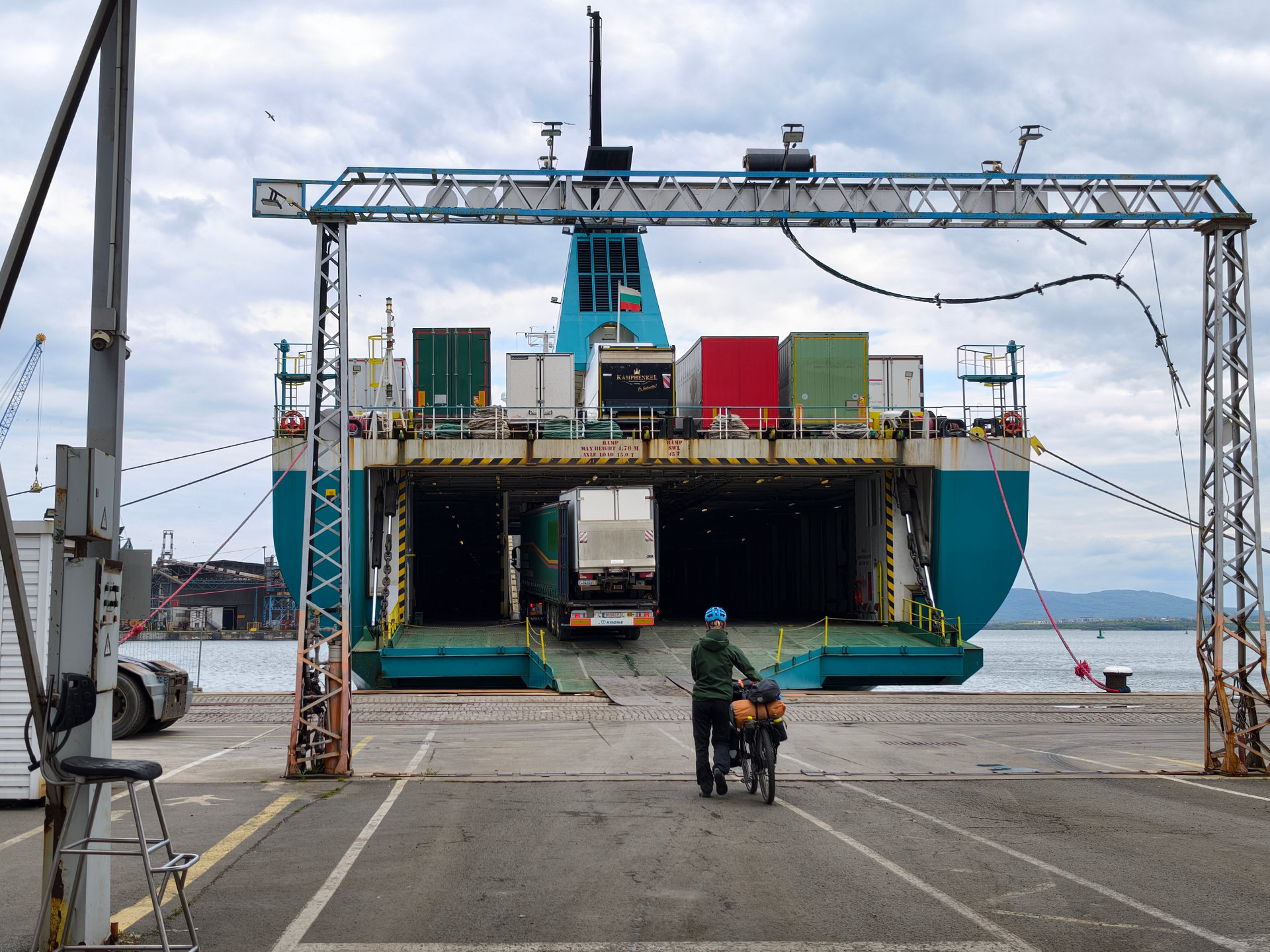 Ab auf die Fähre von Burgas nach Batumi!