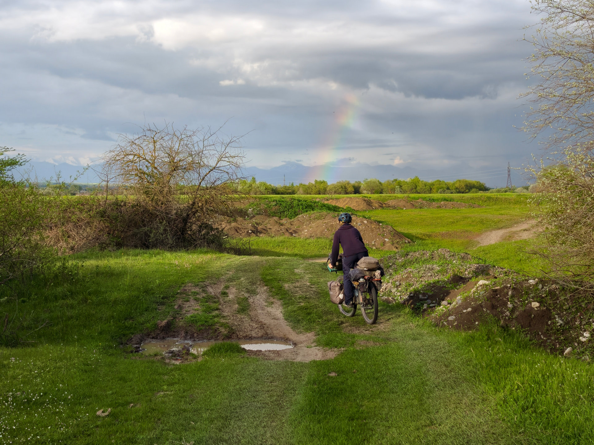 Tanja jagt dem Campspot am Ende des Regenbogens hinterher!