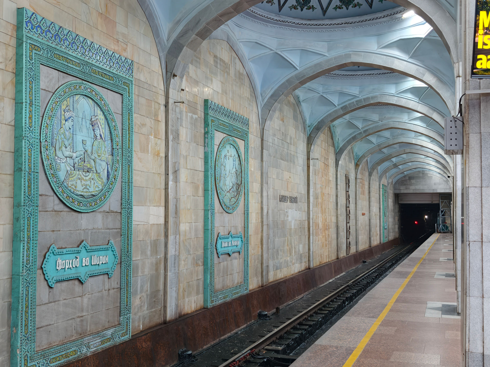 Viele Stationen der Metro in Taschkent sind für uns wie ein Museumsbesuch – perfekt für heiße Tage!