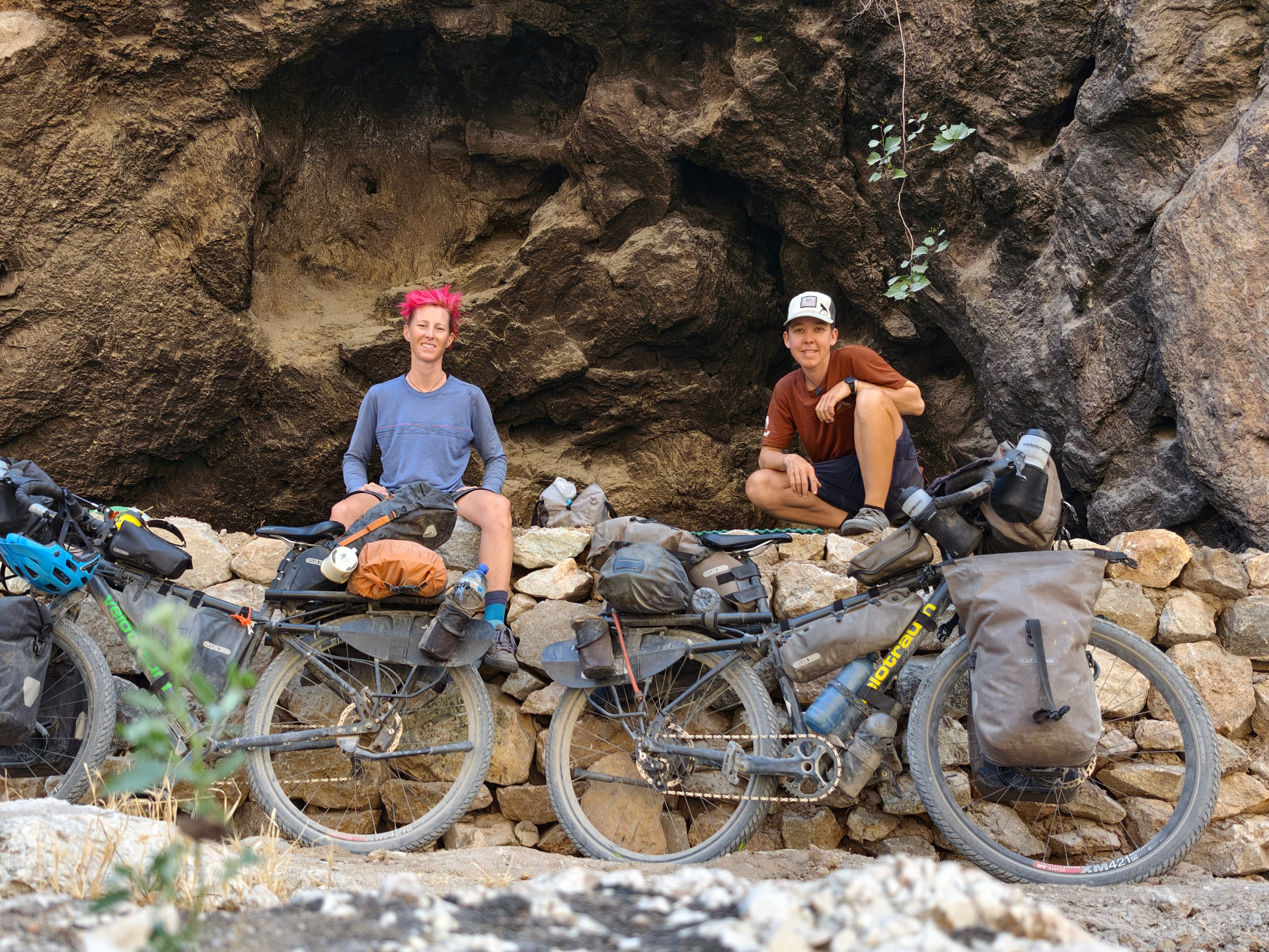 Versteckter Campspot in einer Höhle an der afghanischen Grenze.