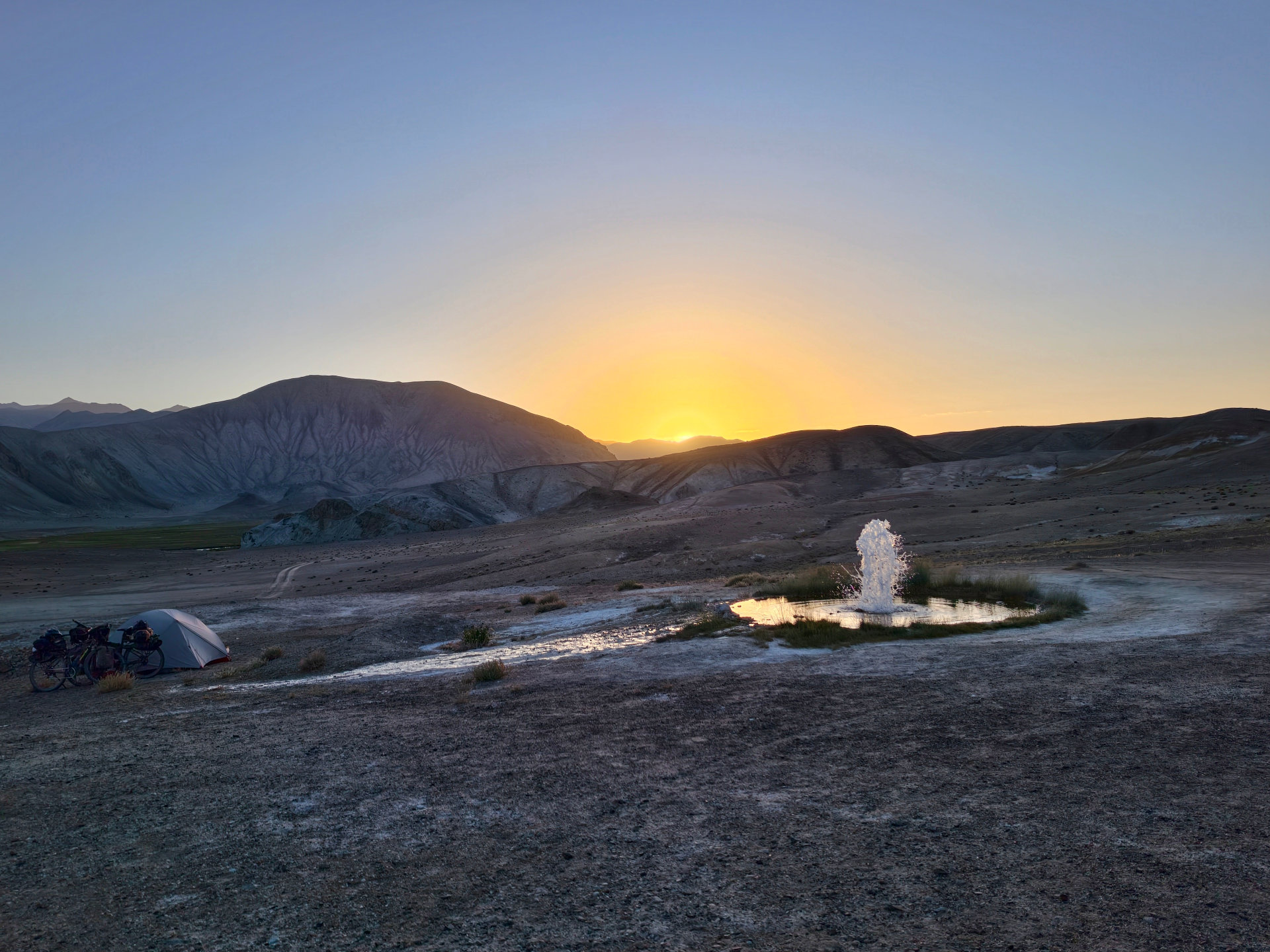 Thermenfeeling! Geothermisch aktiver Campspot mit Sulfurgeruch.